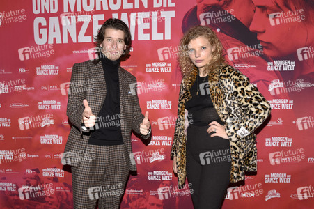 Preview 'Und morgen die ganze Welt' in München