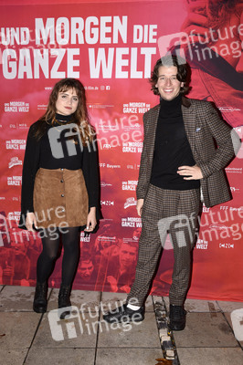 Preview 'Und morgen die ganze Welt' in München