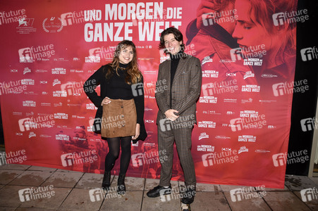 Preview 'Und morgen die ganze Welt' in München