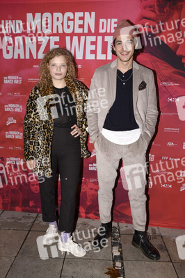 Preview 'Und morgen die ganze Welt' in München