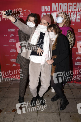 Preview 'Und morgen die ganze Welt' in München