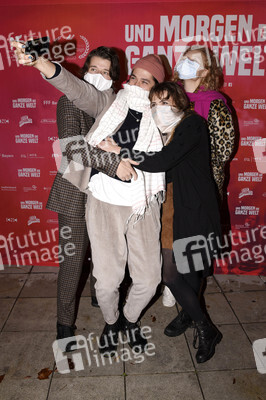 Preview 'Und morgen die ganze Welt' in München