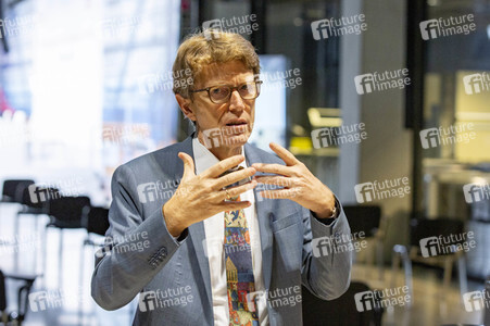 Führung vor der Inbetriebnahme des Flughafens Berlin-Brandenburg in Schönefeld