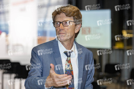 Führung vor der Inbetriebnahme des Flughafens Berlin-Brandenburg in Schönefeld