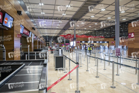 Führung vor der Inbetriebnahme des Flughafens Berlin-Brandenburg in Schönefeld