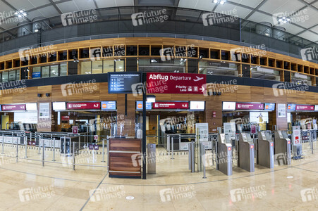 Führung vor der Inbetriebnahme des Flughafens Berlin-Brandenburg in Schönefeld