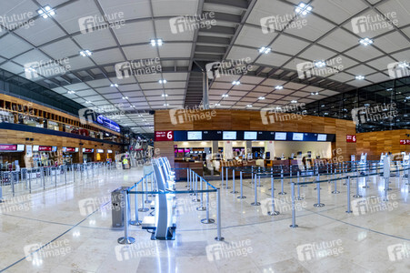 Führung vor der Inbetriebnahme des Flughafens Berlin-Brandenburg in Schönefeld