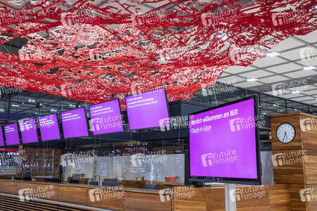 Führung vor der Inbetriebnahme des Flughafens Berlin-Brandenburg in Schönefeld