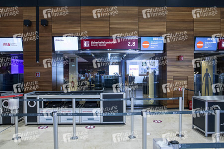 Führung vor der Inbetriebnahme des Flughafens Berlin-Brandenburg in Schönefeld