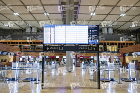 Führung vor der Inbetriebnahme des Flughafens Berlin-Brandenburg in Schönefeld