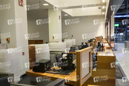 Führung vor der Inbetriebnahme des Flughafens Berlin-Brandenburg in Schönefeld