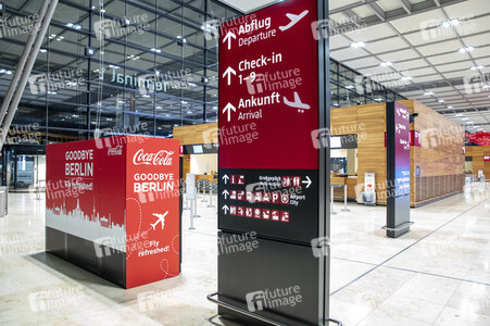 Führung vor der Inbetriebnahme des Flughafens Berlin-Brandenburg in Schönefeld