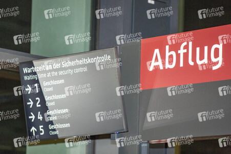 Führung vor der Inbetriebnahme des Flughafens Berlin-Brandenburg in Schönefeld