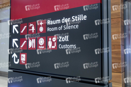 Führung vor der Inbetriebnahme des Flughafens Berlin-Brandenburg in Schönefeld