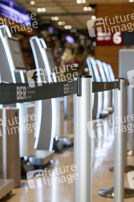 Führung vor der Inbetriebnahme des Flughafens Berlin-Brandenburg in Schönefeld