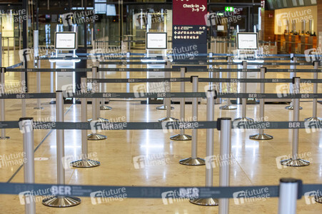 Führung vor der Inbetriebnahme des Flughafens Berlin-Brandenburg in Schönefeld