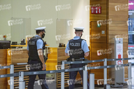 Führung vor der Inbetriebnahme des Flughafens Berlin-Brandenburg in Schönefeld