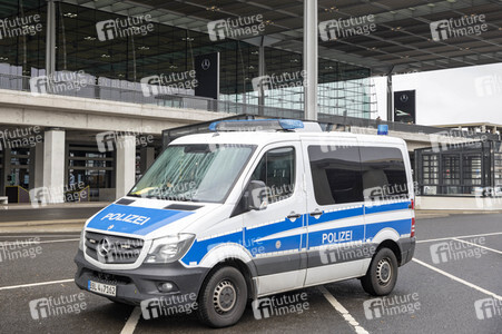 Eröffnung des Flughafens Berlin-Brandenburg in Schönefeld