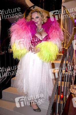 Revue-Premiere 'Hell-oh-rama' in München