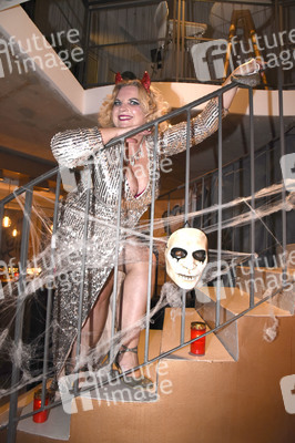 Revue-Premiere 'Hell-oh-rama' in München