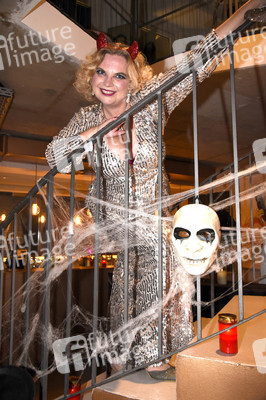 Revue-Premiere 'Hell-oh-rama' in München