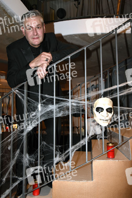 Revue-Premiere 'Hell-oh-rama' in München