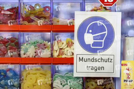 Symbolfoto Mundschutz tragen