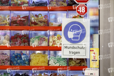 Symbolfoto Mundschutz tragen