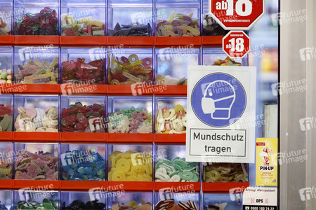 Symbolfoto Mundschutz tragen