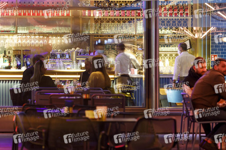 Symbolfoto Sperrstunde in der Gastronomie