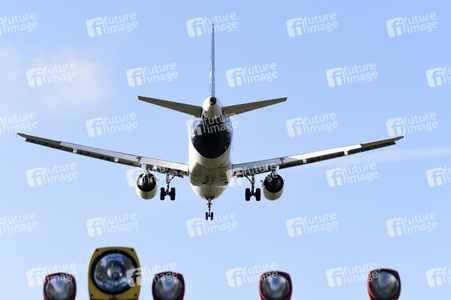 Symbolfoto Landeanflug