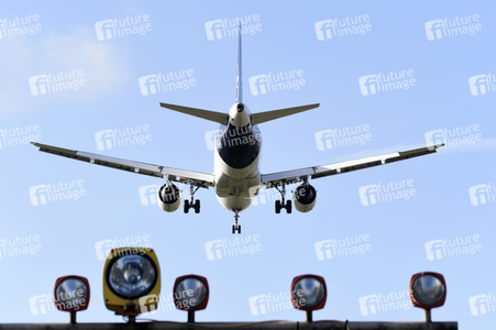 Symbolfoto Landeanflug