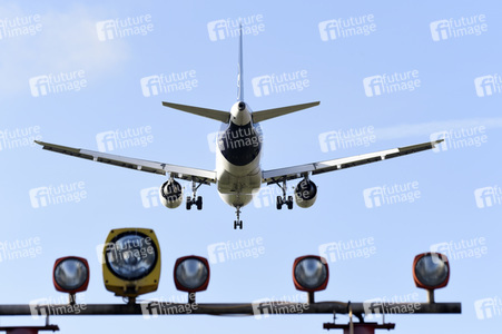 Symbolfoto Landeanflug