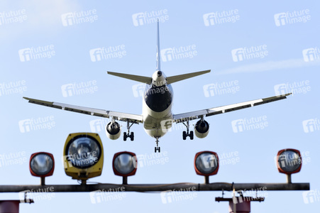 Symbolfoto Landeanflug