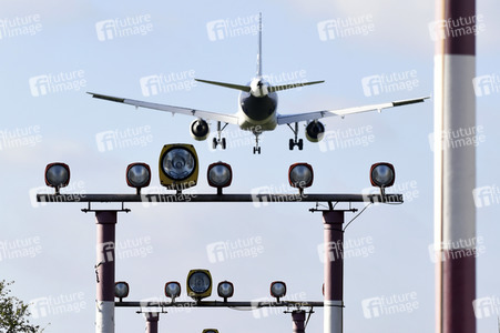 Symbolfoto Landeanflug