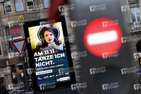 Symbolfoto Corona und Karneval