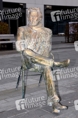 Präsentation der Bronze-Statue von Helmut Dietl in München