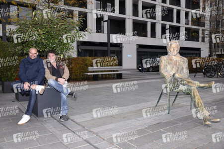 Präsentation der Bronze-Statue von Helmut Dietl in München