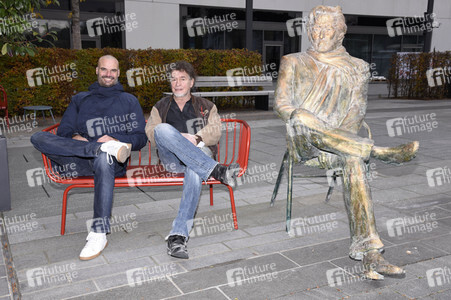 Präsentation der Bronze-Statue von Helmut Dietl in München