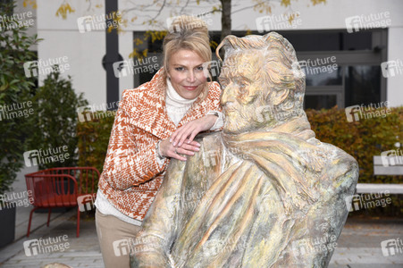 Präsentation der Bronze-Statue von Helmut Dietl in München