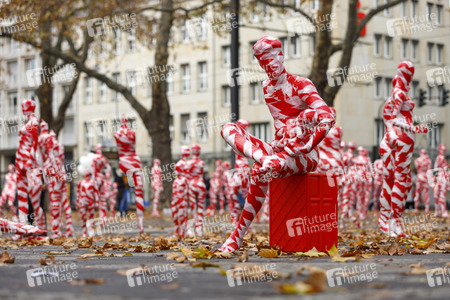 Kunst-Aktion von Dennis Josef Meseg in Köln