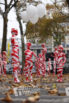 Kunst-Aktion von Dennis Josef Meseg in Köln
