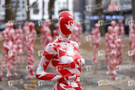 Kunst-Aktion von Dennis Josef Meseg in Köln