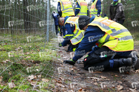 Pressetermin zum Bau eines Zauns zur Eindämmung der Afrikanischen Schweinepest in Krauschwitz