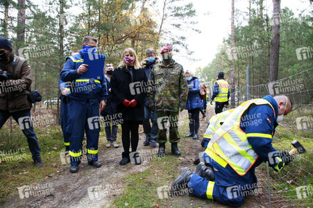 Pressetermin zum Bau eines Zauns zur Eindämmung der Afrikanischen Schweinepest in Krauschwitz