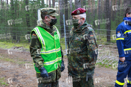 Pressetermin zum Bau eines Zauns zur Eindämmung der Afrikanischen Schweinepest in Krauschwitz