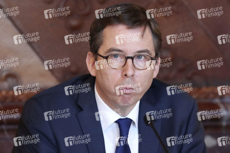 Corona-Pressekonferenz in Hamburg