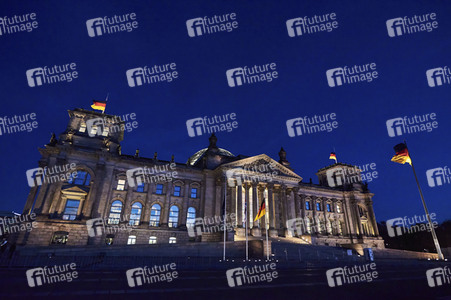 Flaggen auf Halbmast am Volkstrauertag in Berlin