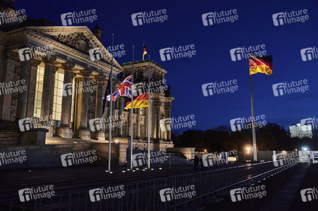 Flaggen auf Halbmast am Volkstrauertag in Berlin