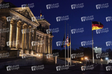 Flaggen auf Halbmast am Volkstrauertag in Berlin